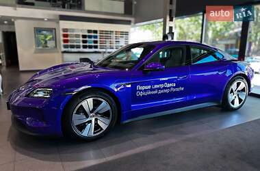 Седан Porsche Taycan 2025 в 