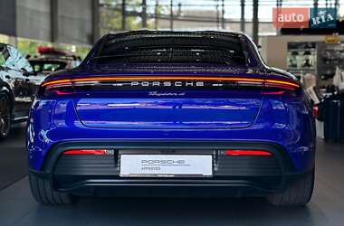 Седан Porsche Taycan 2025 в 