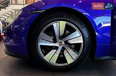 Седан Porsche Taycan 2025 в 