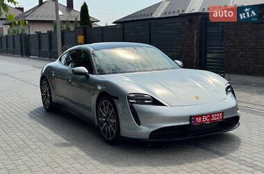 Седан Porsche Taycan 2021 в 