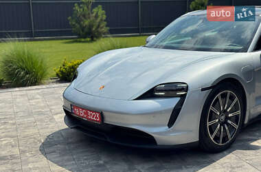 Седан Porsche Taycan 2021 в 