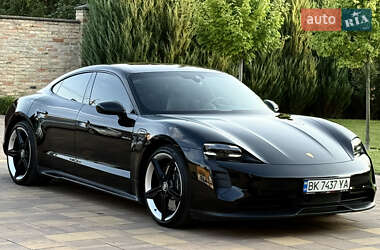 Седан Porsche Taycan 2020 в 
