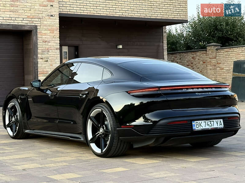 Седан Porsche Taycan 2020 в Рівному