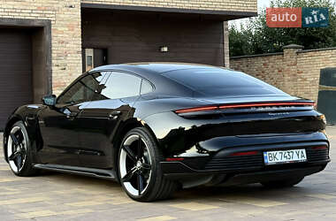 Седан Porsche Taycan 2020 в 