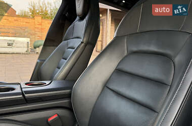 Седан Porsche Taycan 2020 в 