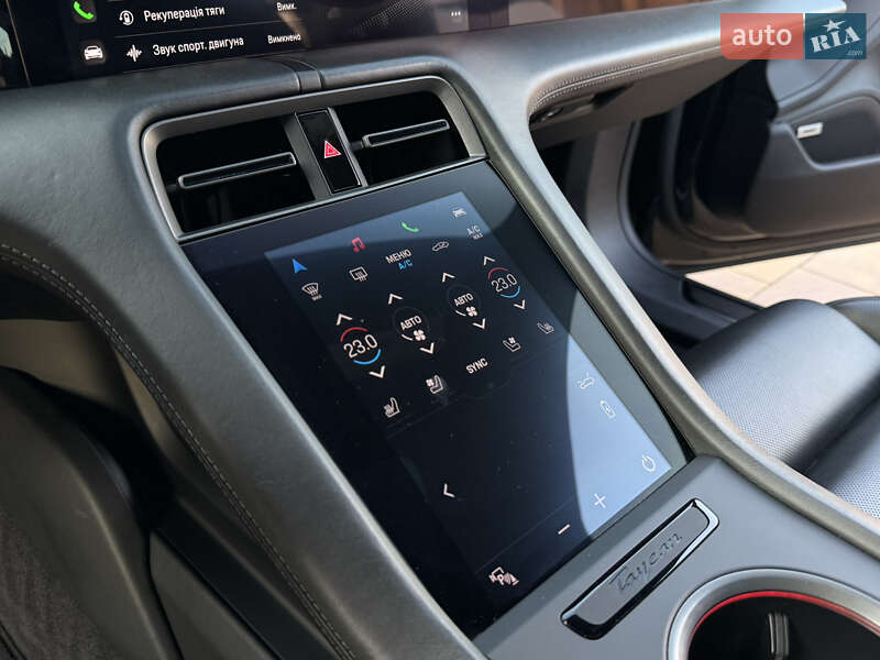 Седан Porsche Taycan 2020 в Рівному