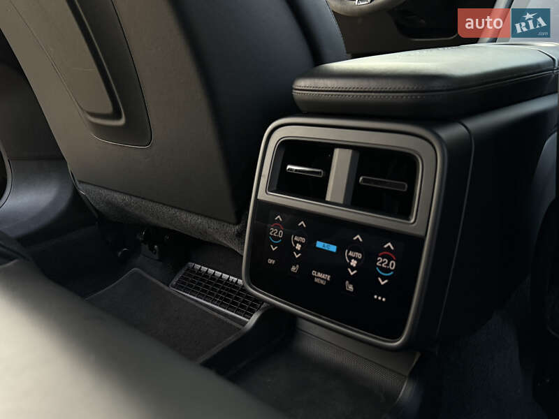 Седан Porsche Taycan 2020 в Рівному