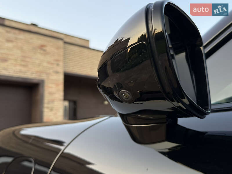 Седан Porsche Taycan 2020 в Рівному