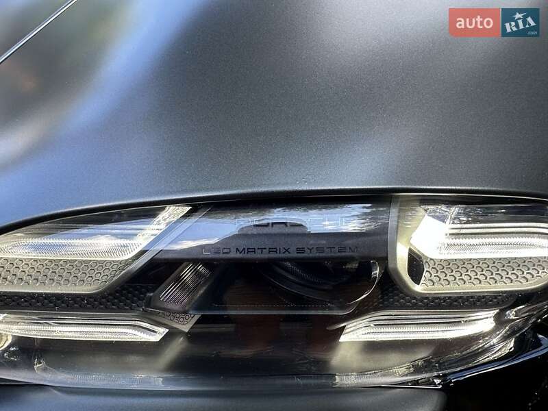 Седан Porsche Taycan 2020 в Киеве