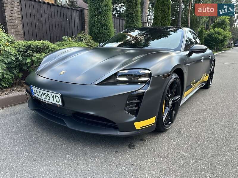 Седан Porsche Taycan 2020 в Киеве