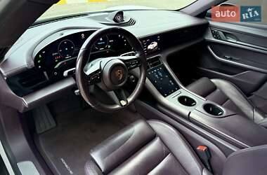 Седан Porsche Taycan 2021 в 