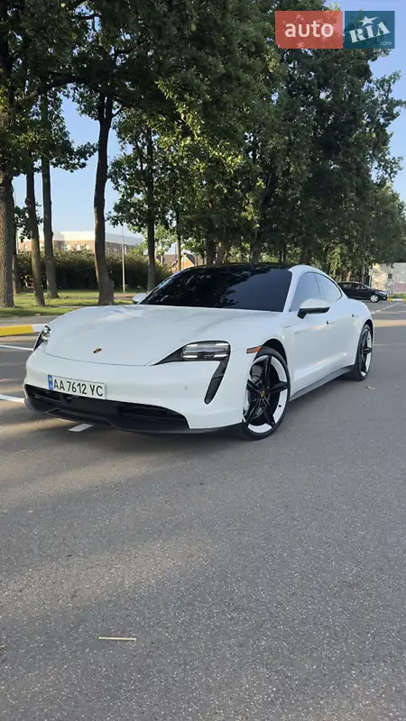 Porsche Taycan 2022