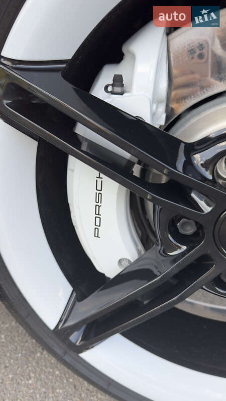 Седан Porsche Taycan 2022 в Киеве