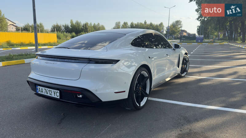 Седан Porsche Taycan 2022 в Киеве
