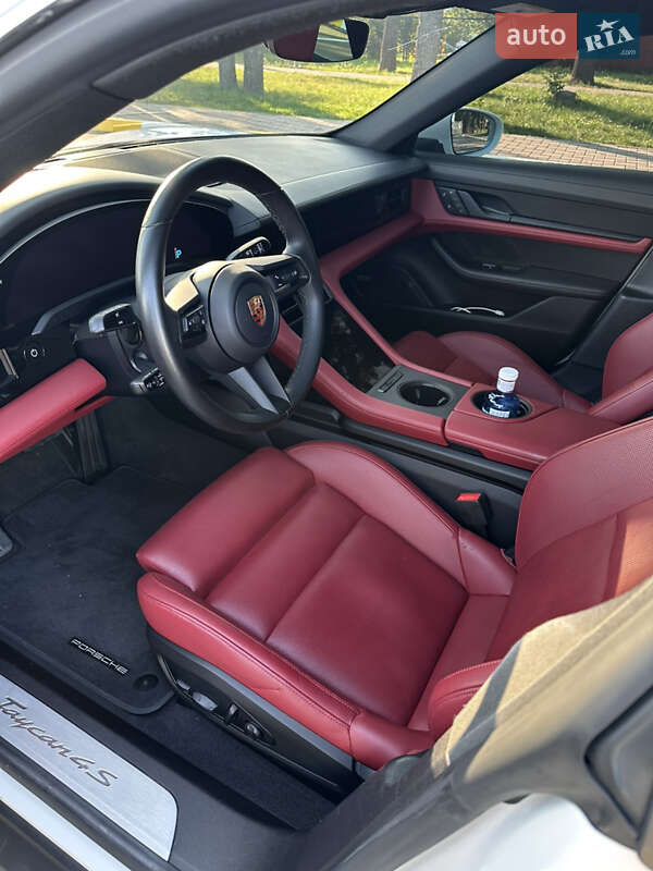 Седан Porsche Taycan 2022 в Киеве
