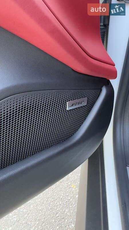 Седан Porsche Taycan 2022 в Киеве