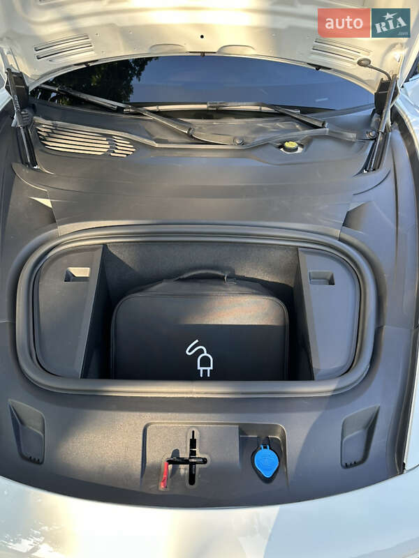 Седан Porsche Taycan 2022 в Киеве