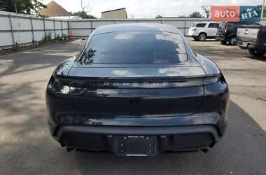 Седан Porsche Taycan 2020 в 