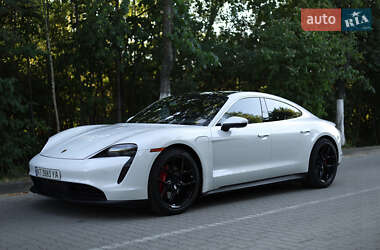 Седан Porsche Taycan 2021 в 