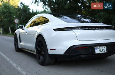 Седан Porsche Taycan 2021 в 