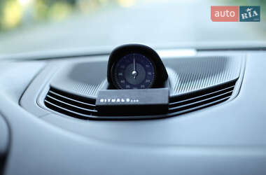 Седан Porsche Taycan 2021 в 