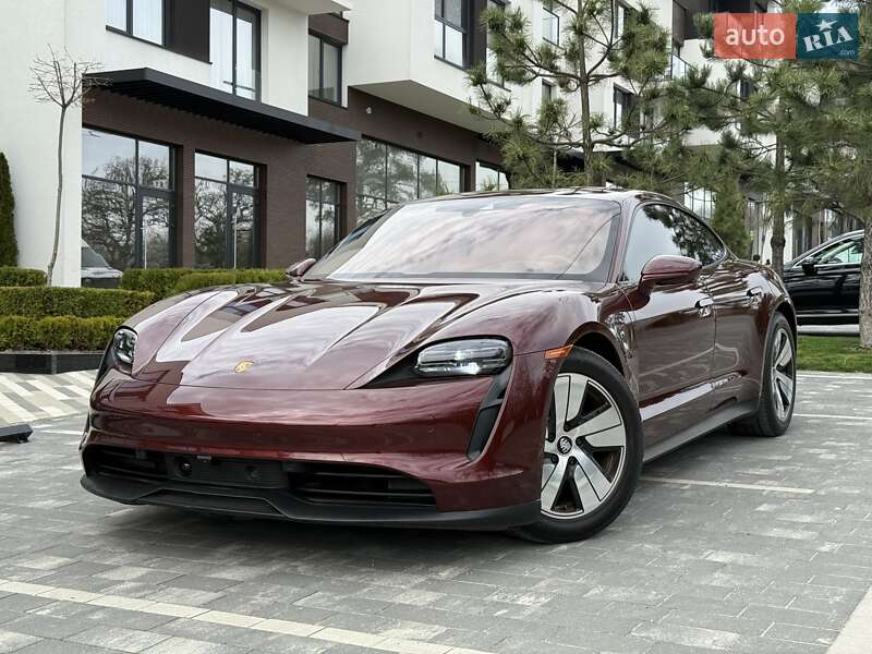 Седан Porsche Taycan 2023 в Ужгороде