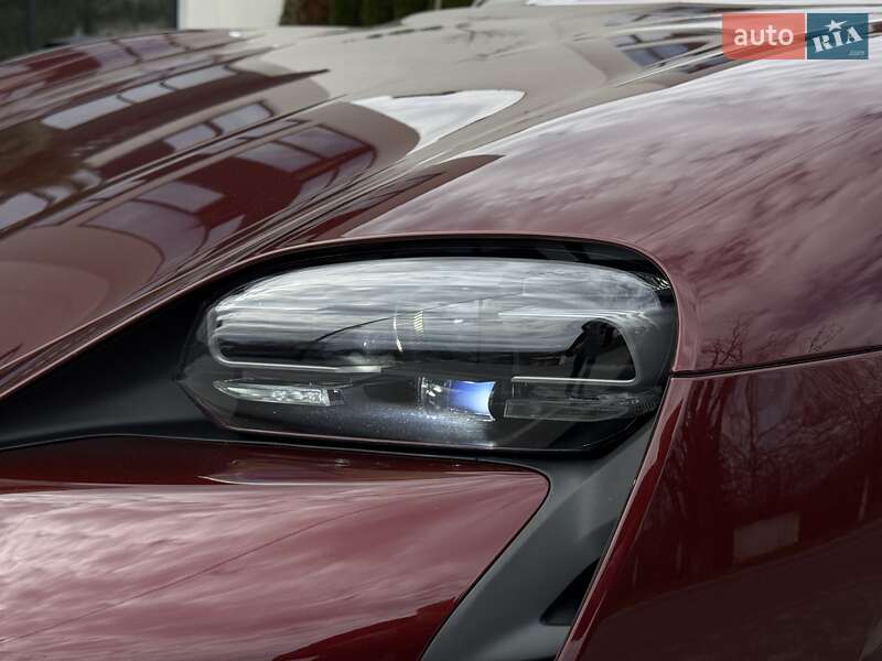 Седан Porsche Taycan 2023 в Ужгороде