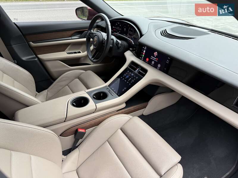 Седан Porsche Taycan 2023 в Ужгороде