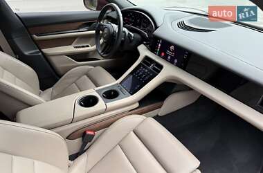 Седан Porsche Taycan 2023 в 