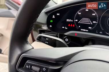Седан Porsche Taycan 2023 в 