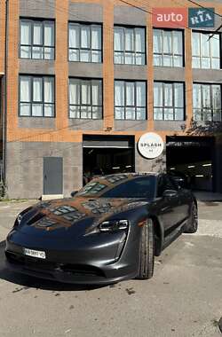Седан Porsche Taycan 2022 в 