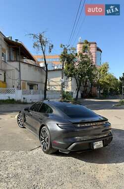 Седан Porsche Taycan 2022 в 