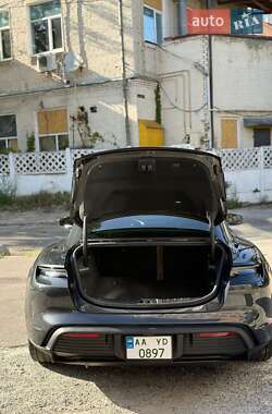 Седан Porsche Taycan 2022 в 