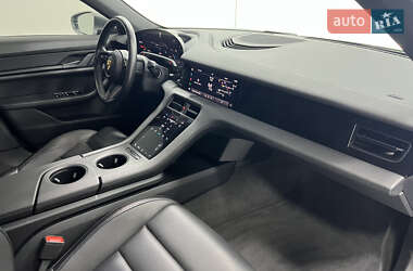 Седан Porsche Taycan 2023 в 