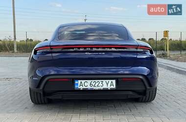 Седан Porsche Taycan 2020 в 