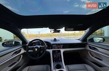 Седан Porsche Taycan 2020 в 