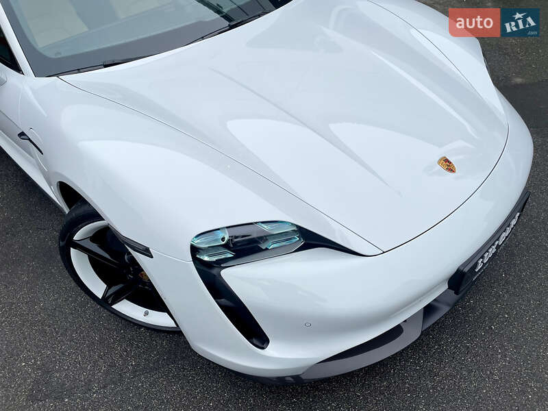 Седан Porsche Taycan 2020 в Киеве