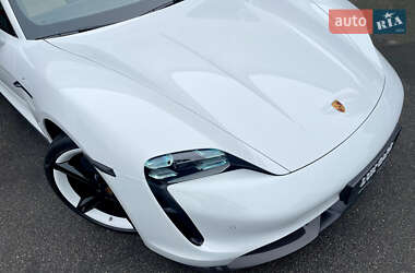 Седан Porsche Taycan 2020 в 