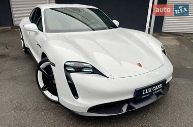 Седан Porsche Taycan 2020 в 