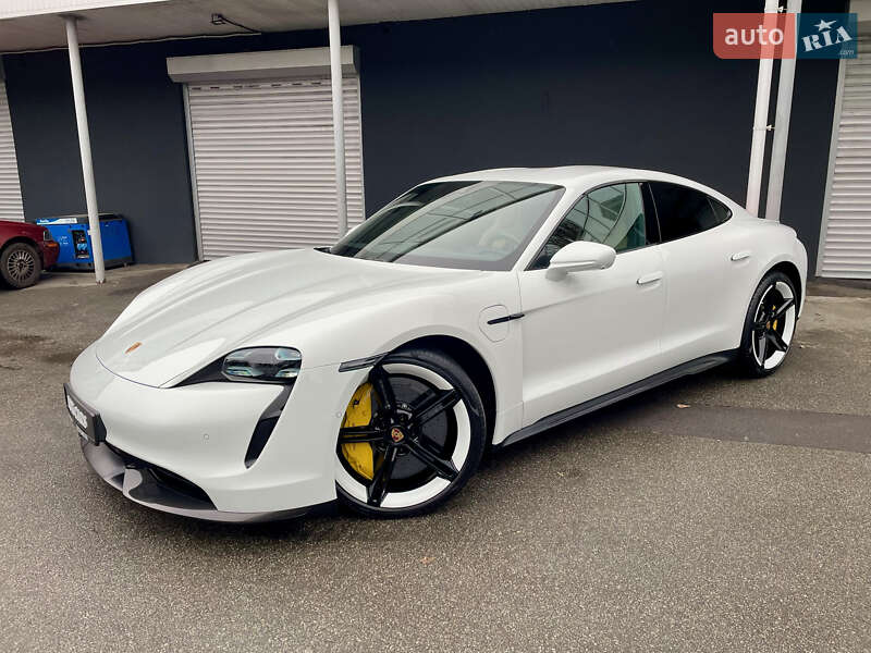 Седан Porsche Taycan 2020 в Киеве