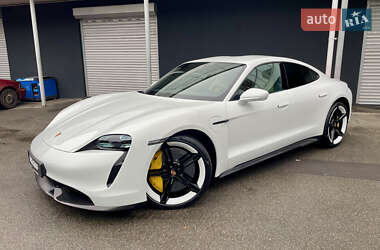 Седан Porsche Taycan 2020 в 