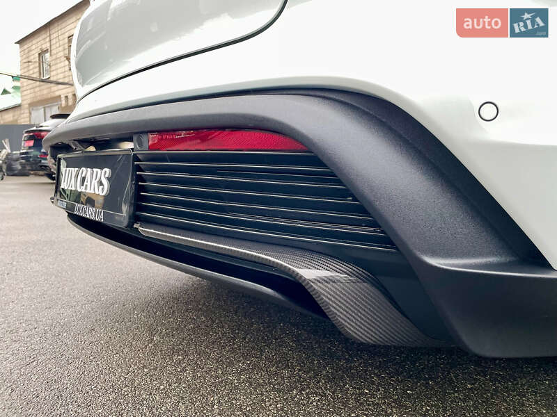 Седан Porsche Taycan 2020 в Киеве