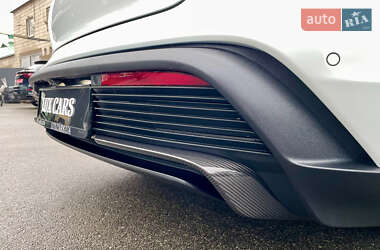 Седан Porsche Taycan 2020 в 
