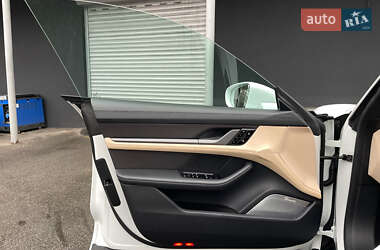 Седан Porsche Taycan 2020 в 