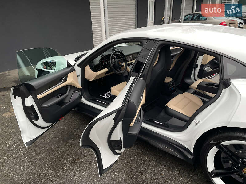 Седан Porsche Taycan 2020 в Киеве