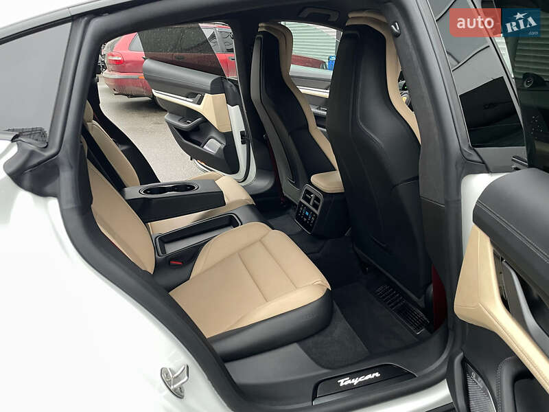 Седан Porsche Taycan 2020 в Киеве