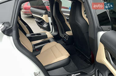 Седан Porsche Taycan 2020 в 
