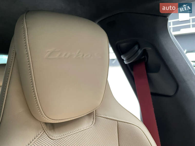 Седан Porsche Taycan 2020 в Киеве