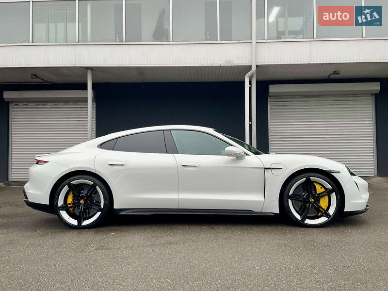 Седан Porsche Taycan 2020 в Киеве