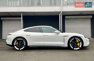 Седан Porsche Taycan 2020 в 